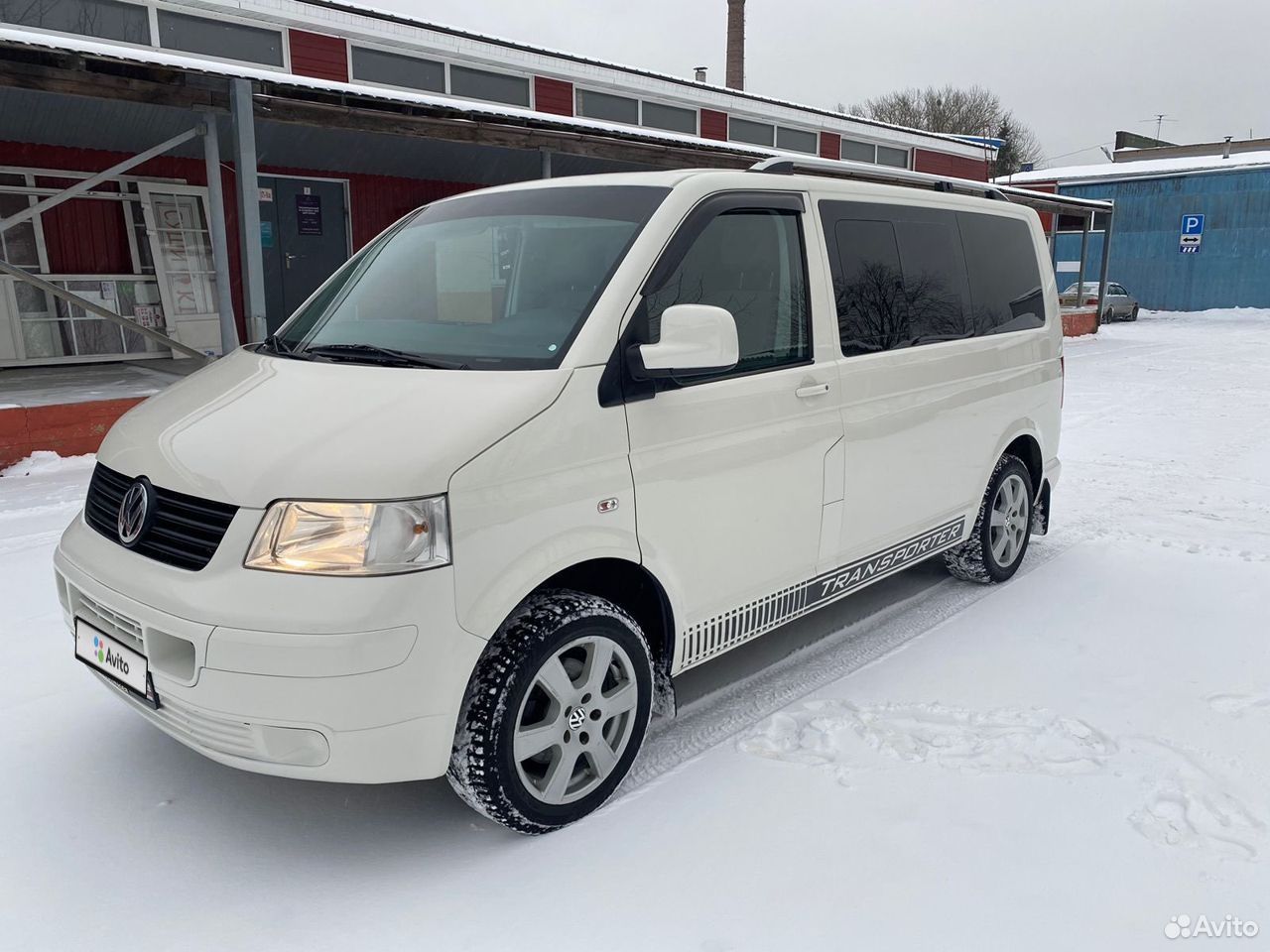 Volkswagen Transporter 2009 белый зима.