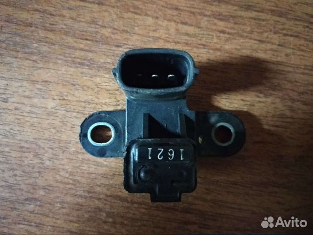 Датчик коленвала Mitsubishi MR560132
