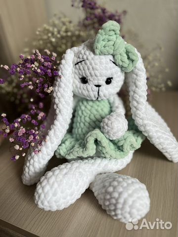 Вязаный зайка амигурумми