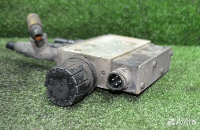 Кран уровня пола Volvo Trucks FM12, FH12 3944717