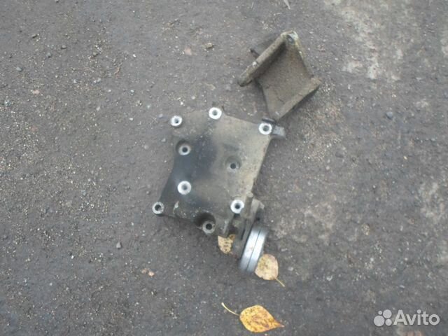 Кронштейн генератора Nissan Almera N16