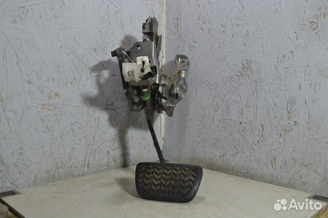 Педаль тормоза Toyota Camry 50