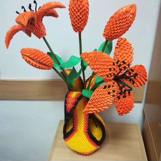 Лилия в вазе