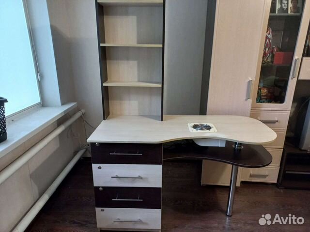 Стол для мастера маникюра бу