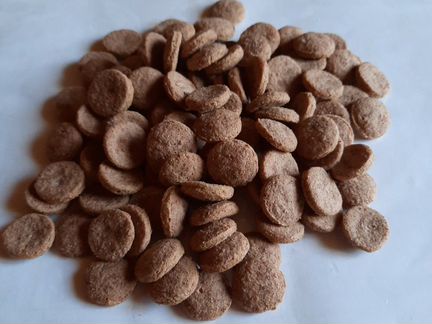 Сухие корма для собак и кошек 