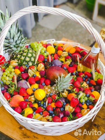 Корзина с фруктами