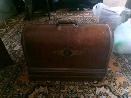 Старинная швейная машинка зингер