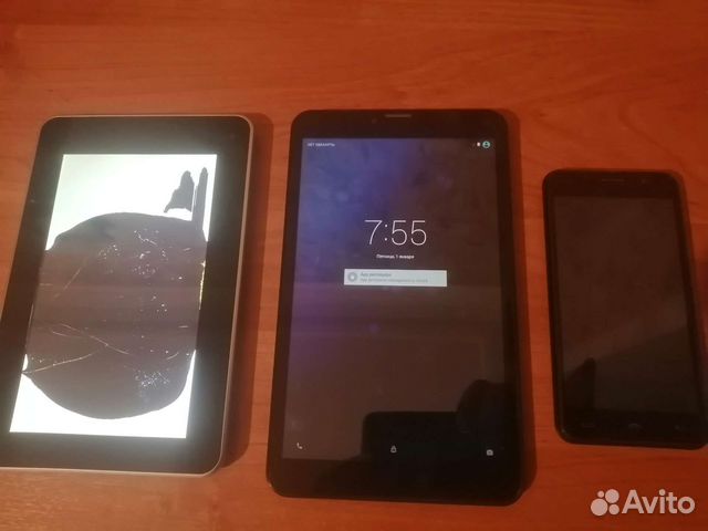 2 планшета и смартфон на запчасти