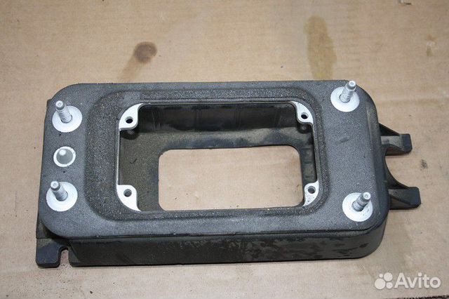 Кронштейн Volkswagen polo (SED) 2011