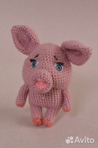 Вязаная игрушка Свинка Кокетка