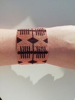 Браслет из бисера ручной работы