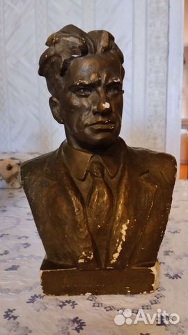 Бюст Маяковского