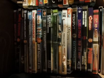 DVD и CD диски с фильмами