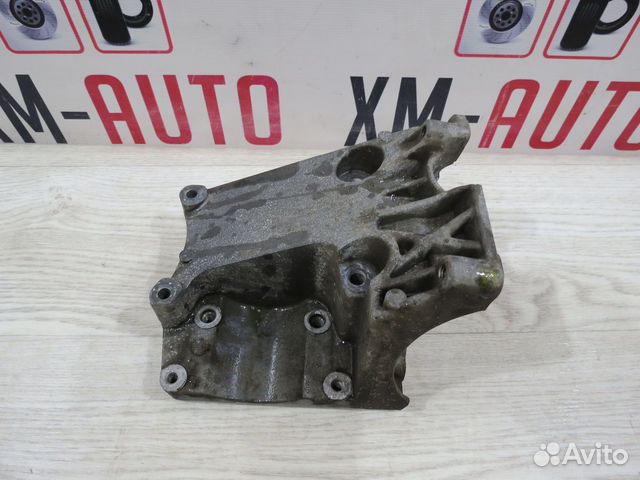 Кронштейн компрессора кондиционера Ford Focus 3