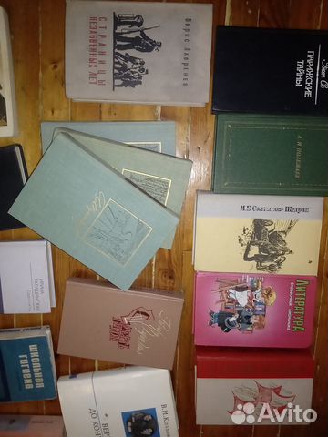 Книги художественная литература различная
