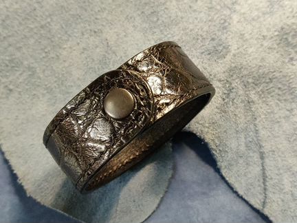 Браслет из кожи крокодила