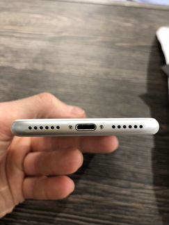 Телефон iPhone 8