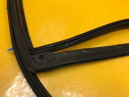 Уплотнение двери заднее левое Nissan Murano Z52