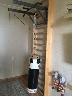 Шведская стенка с турником и боксерской грушей