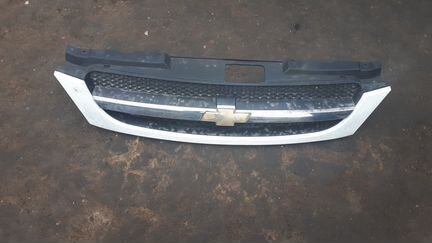 Шевроле Лачетти хечбек решетка радиатора