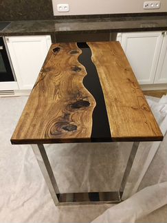 Обеденный стол из массива с смолой