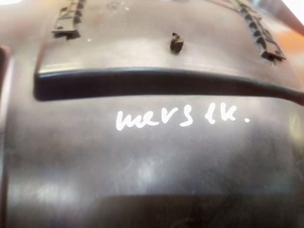 Подкрылок передний правый Mercedes-Benz Gl