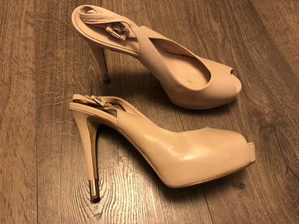 Босоножки Guess 39р