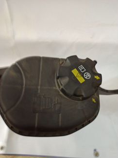 Bmw 5 f10 разширителтный бачок