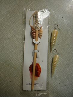 Заколка и сережки из ракушек