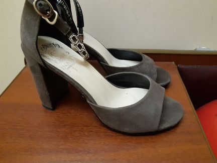 Босоножки новые