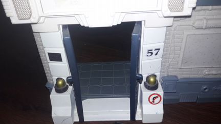 Наборы солдатиков, оружие, полицейский участок и п