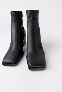 Кожаные ботильоны Zara