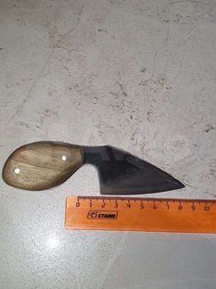 Нож с деревянной рукояткой и кобурой