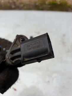 Датчик ABS передний VAG 7H0927803