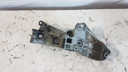 Кронштейн крепления генератора рено K9K 1.5