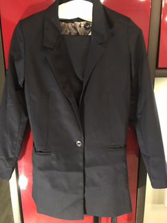 Костюм брючный новый темно-синего цвета