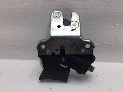 Замок крышки багажника Volkswagen Passat Cc 2.0