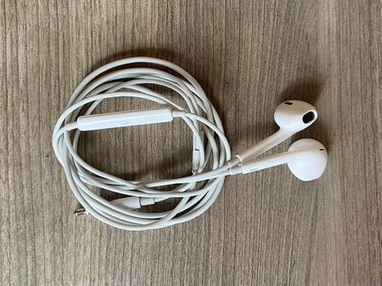 Наушники Apple EarPods with 3.5 mm Headphone Plug