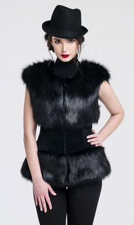 Оригинальный жилет из дорогого искусственного меха