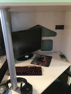 Детская кровать чердак со столом и шкафом