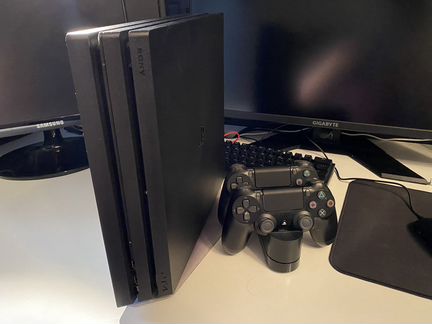 PS4 pro 1 TB + 2 джойстика + докстанция оригинальн