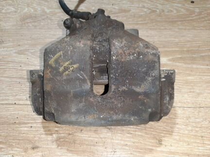 Суппорт передний левый Volkswagen Golf caxa 1.4