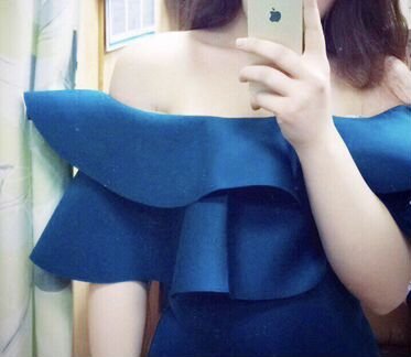 Платье с воздушными плечами