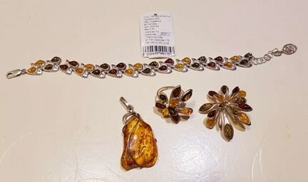 Комплект из янтаря