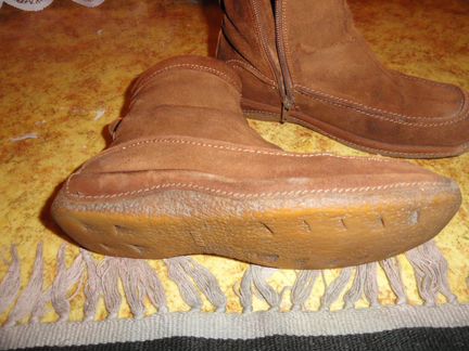 Замшевые ботинки женские