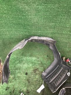 Подкрылок передний левый Mitsubishi Space Wagon