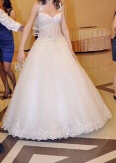 Свадебное платье, фата, перчатки, сумочка