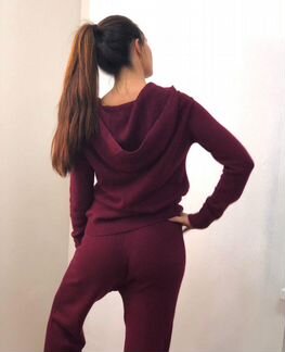 Кашемировый костюм благородного винного оттенка