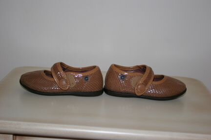 Туфельки для девочки Conguitos (размер 21) Б/У