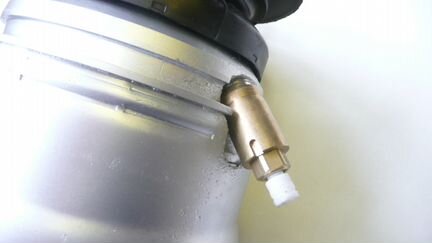 Hyundai Genesis 2013 пневмостойка передняя Левая